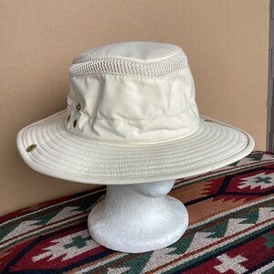 The air flo Tilley Hat size 7 5/8